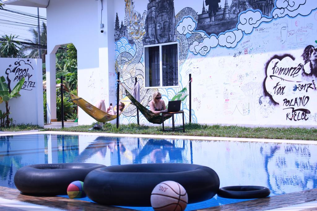 Pool Party Hostel Siem Reap Bagian luar foto